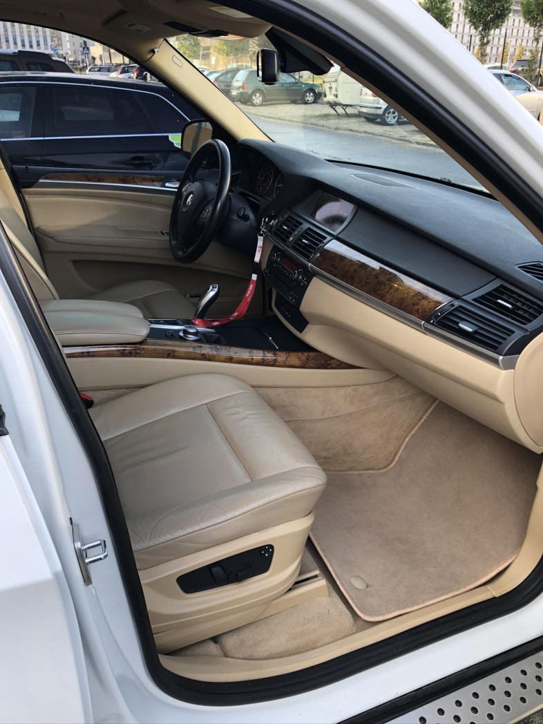BMW x5 7 osób e70 3L 272 benz- gaz