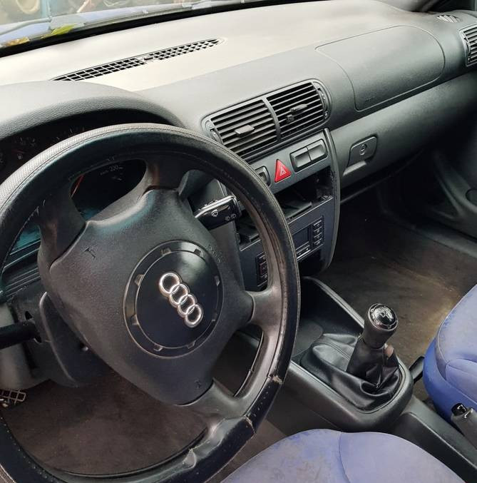AUDI A3 8L GOLF IV LEWA KRATKA NAWIEWU Wlot Powietrza !!!