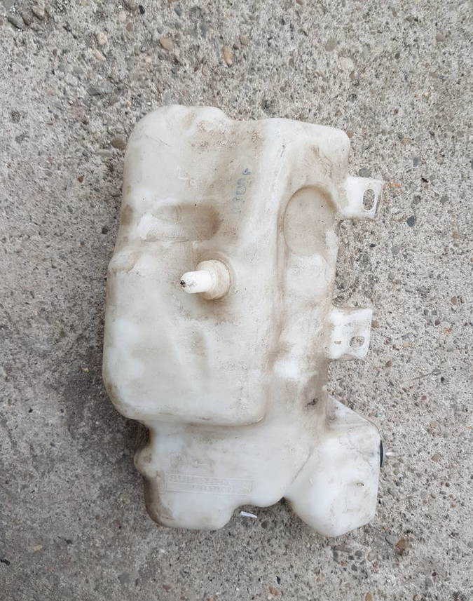 Zbiorniczek spryskiwaczy Bmw e39 kombi