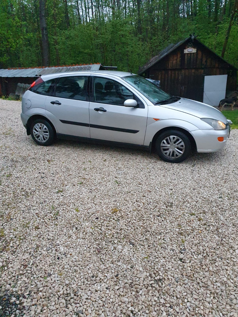 Zderzak tył Ford Focus MK1 Warto !!